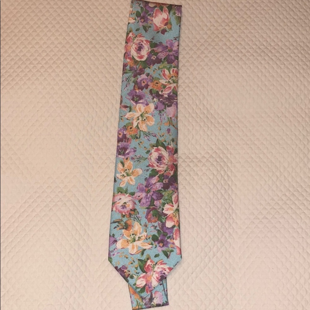 Paul Fredrick silk floral necktie. NWT.